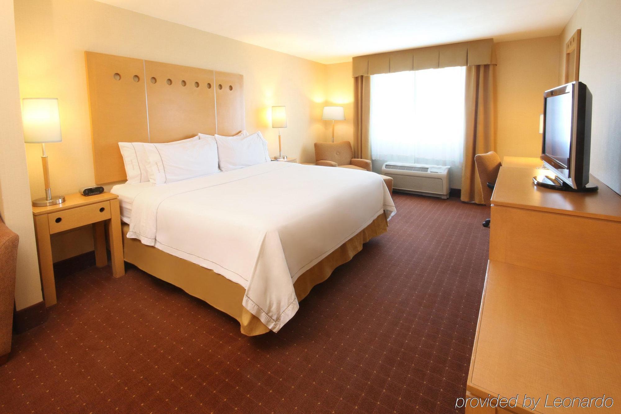 Istay Hotel Ciudad Juárez Extérieur photo A typical guest room at the Hilton Garden Inn