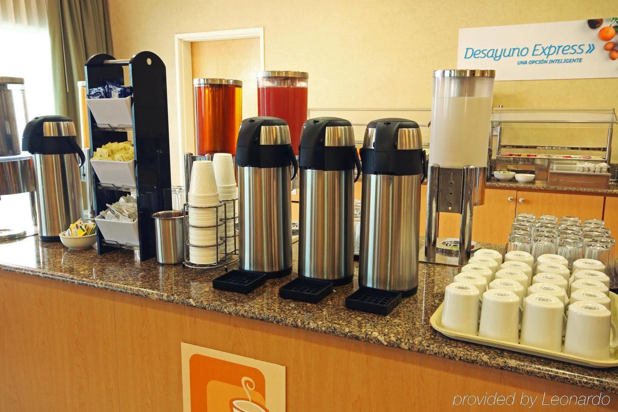 Istay Hotel Ciudad Juárez Extérieur photo Coffee and tea dispensers