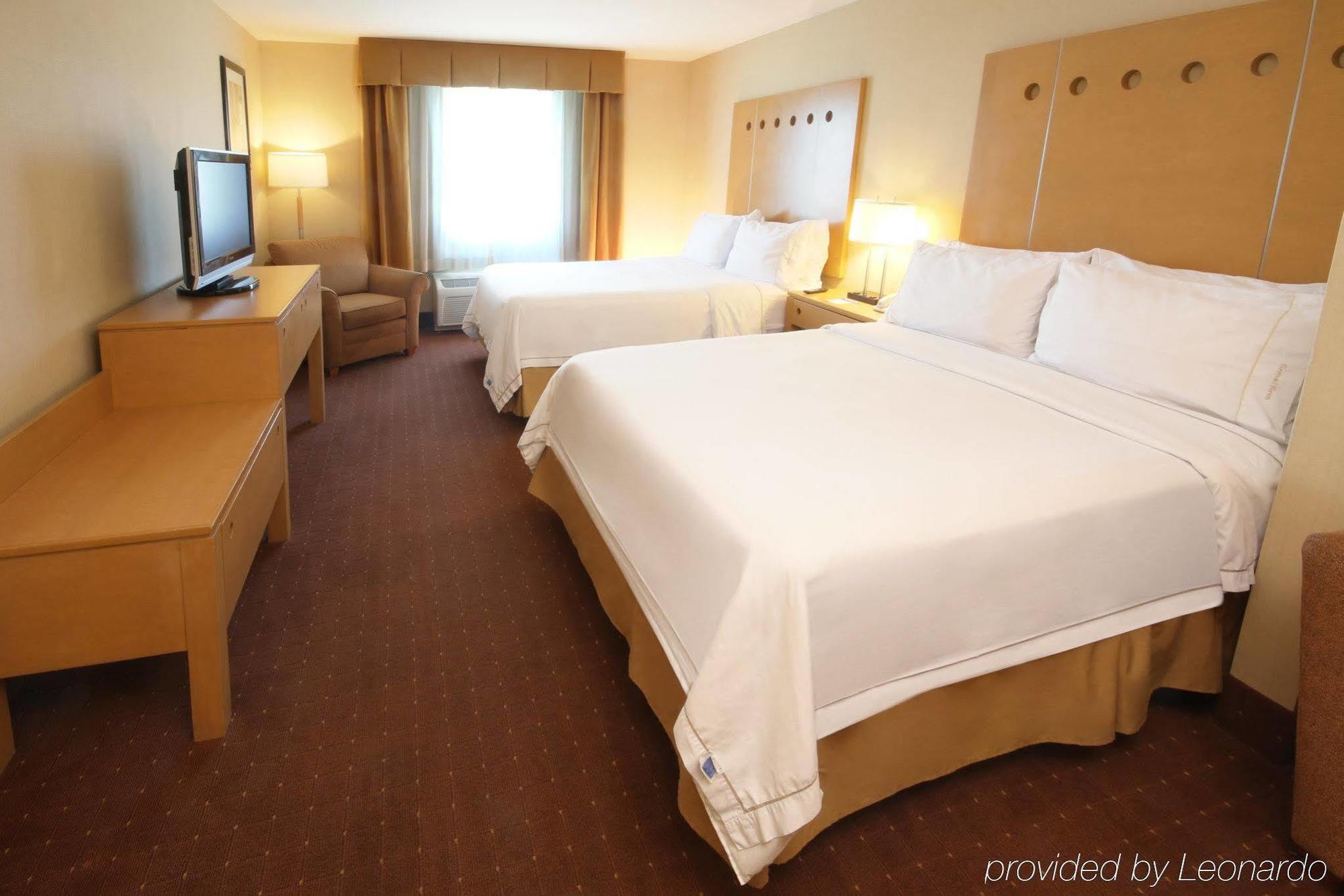 Istay Hotel Ciudad Juárez Extérieur photo A typical guest room at the Hilton Garden Inn