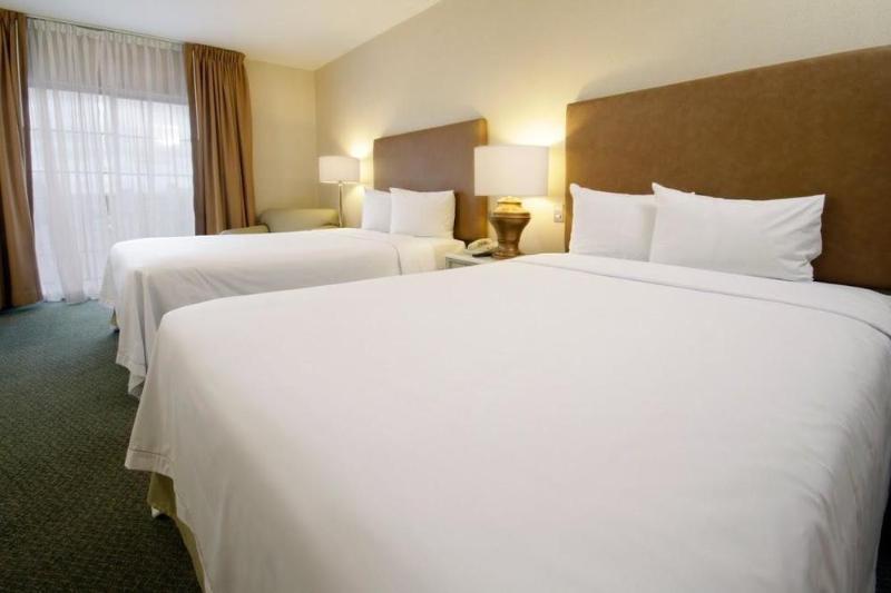 Istay Hotel Ciudad Juárez Extérieur photo A typical guest room at the Hilton Garden Inn